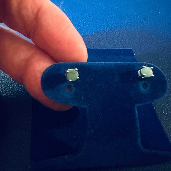 925 Sterling Silver Minimalist Dainty Mint Green Gemstone Stud Earrings - Picture 3 of 6